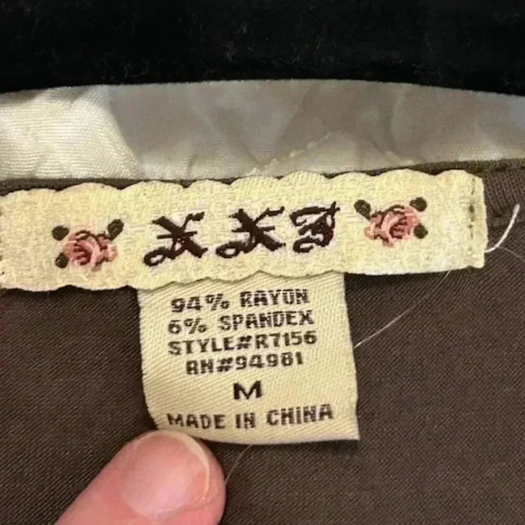 V-Neck, Beaded Belt Brown Dress - Picture 4 of 4